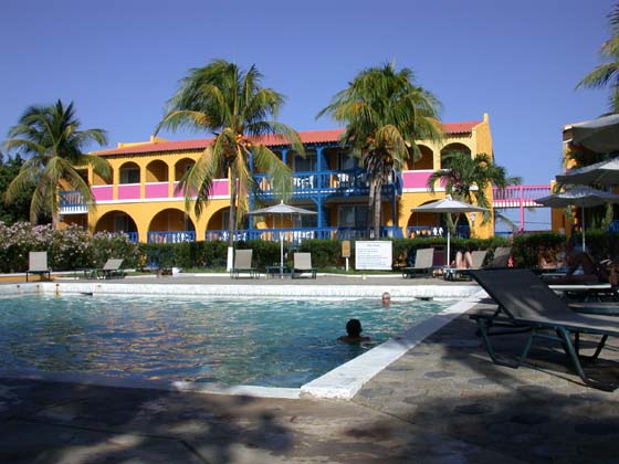 bonaire2004pool.jpg